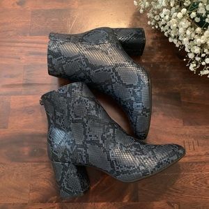 Old Navy ankle snake skin booties size 9 1/2
